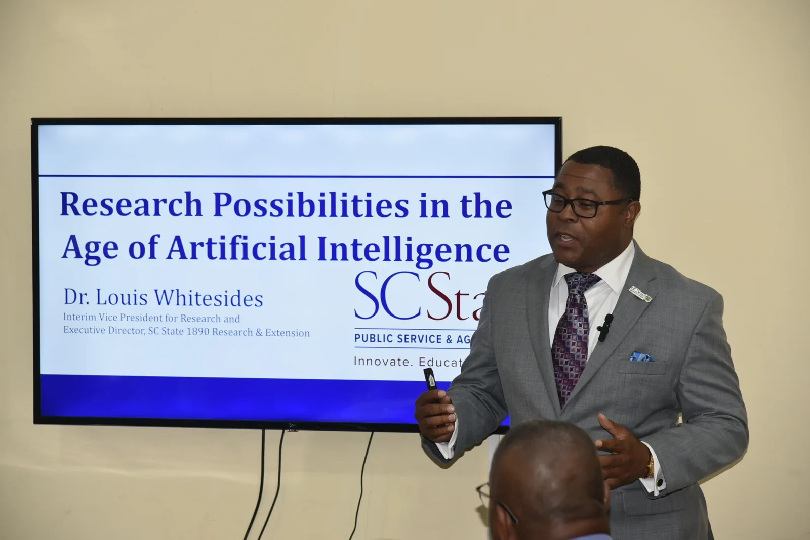Dr. Louis D. Whitesides presenting on research possibilities in the age of artificial intelligence